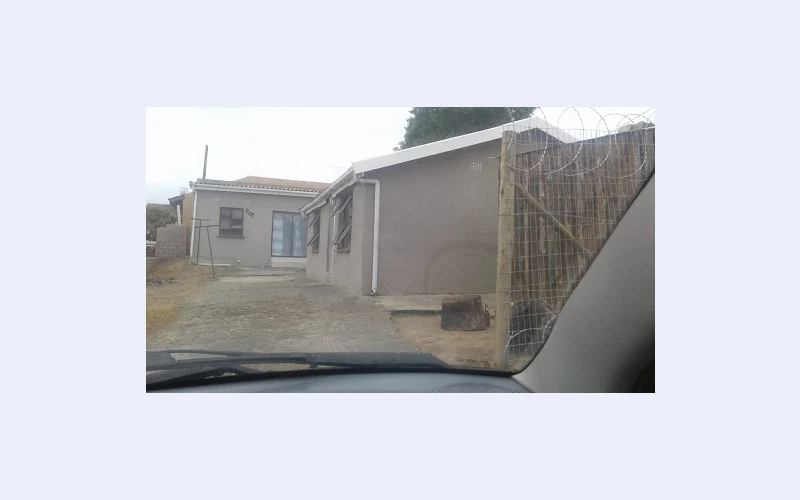 House for Rent, Umlazi P Section. 4 Rooms with 2 bedrooms, lounge and kitchen in Durban