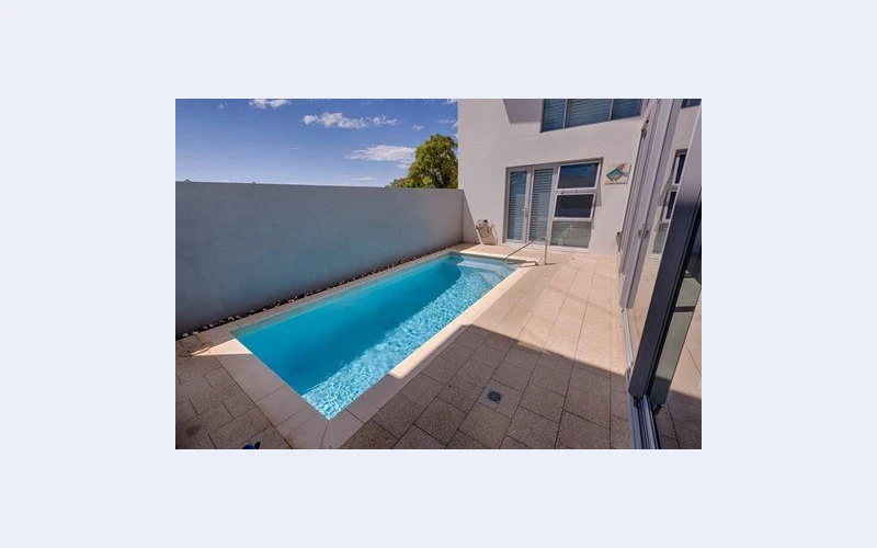 swimming-pool-construction-1709806390