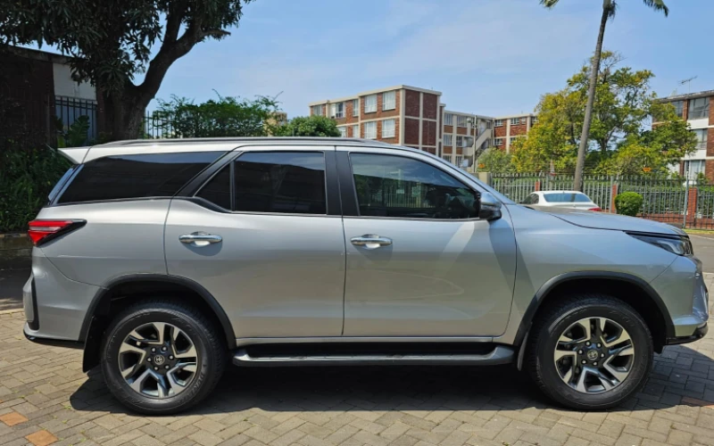 Toyota fortuner  for sell.Very comfortable car with amuzing features like electric windows,fitted music from the factory , electric leather seats.this is the car which can pass in impassable places .best car for all occasions