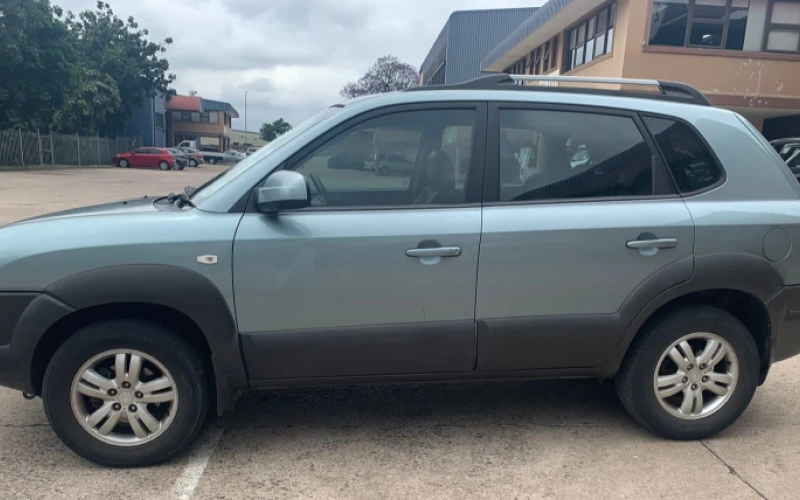 Hyundai tucson for sell. Its amanual car for in good working condition and service history excellent as well as affordable