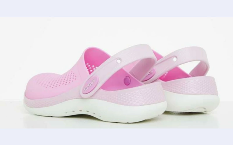 Sandles for ladies.crazy deals to all ladies who wants their feets swing comfortable, here are good sandles for you and affordable call us for assistance and orders