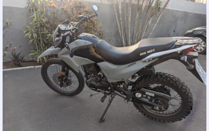 Motorcycle for sell.it has an electric control system that monitors and measure key motorcycle data like lean angel, acceration , and breaking pressure.