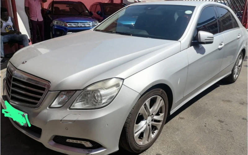 Mercedes benz in randfontein for sell.still in perfect running condition,comfortable car , leather seats and it has perfect service history. Call for more information