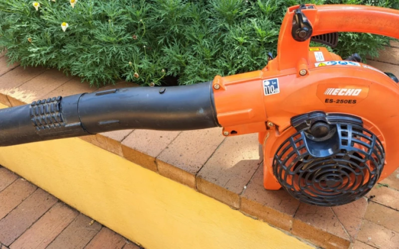 Leaf blower machine in Pretoria. Helps alot in reducing job that could have  taken hours to minutes and less physically demanding work