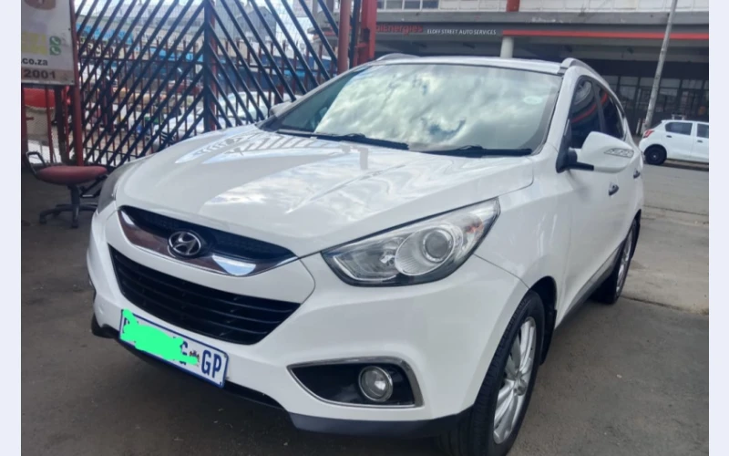 Hyundai car in boksburg for sell.still in good running condition and got good service history. Very comfortable car with leather seats, electric windows. Its also good to work as family transport