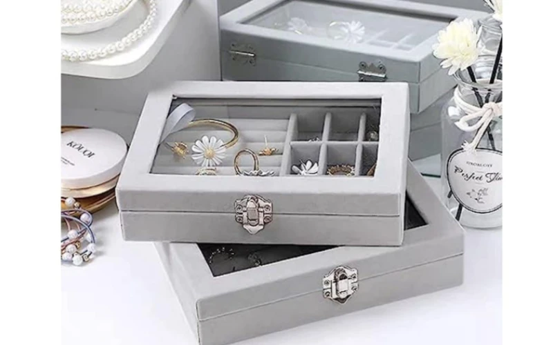 Jewerly display box storage box in magaliesburg.multiple components to store different jewerly like rings