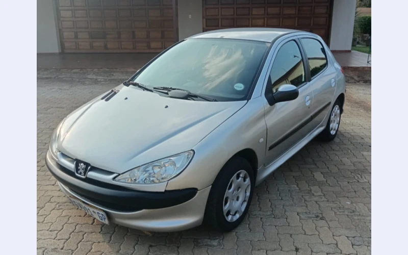 2004 Peugeot 1.4L - A Reliable Ride with A/C