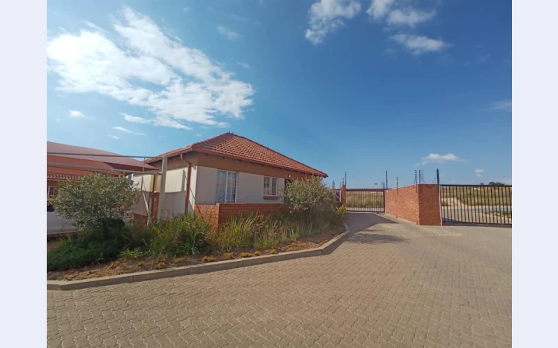 Townhouse For Sale in The Reeds in Gauteng - Centurion