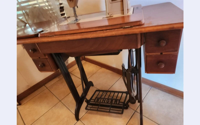 Singer model 411 Treadle sewing machine