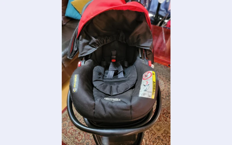 Graco stroller with travel system