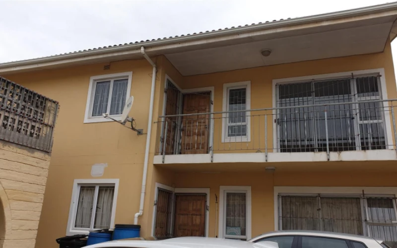 Spacious 3 bedroom flat for rent in Clare estate