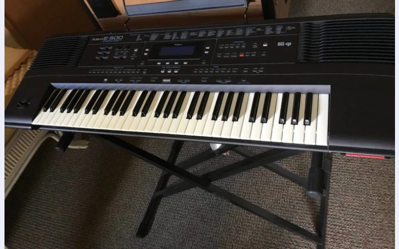 roland-e-500-keyboard-is-a-three-instruments-in-one