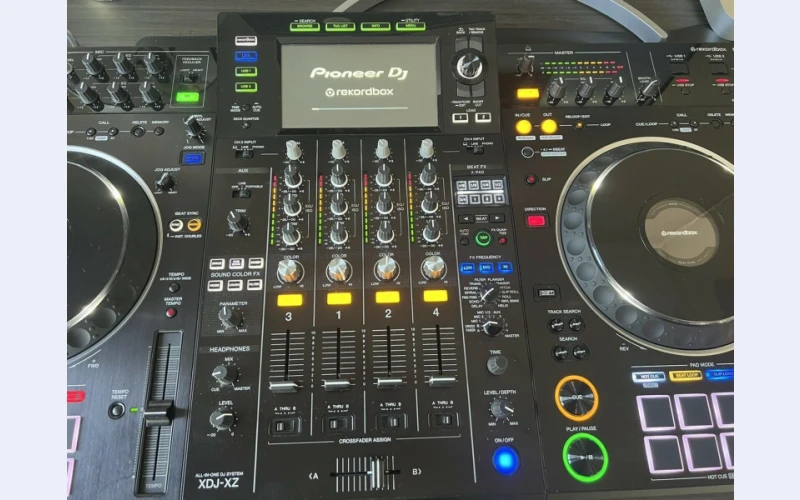 Pioneer XDJ XZ DJ equipment