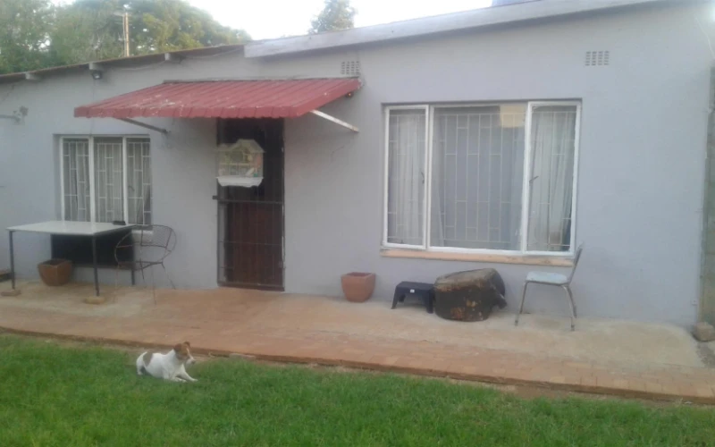 Two bedroom flat to let on property. .only tenants 50 plus need to apply in Pretoria.