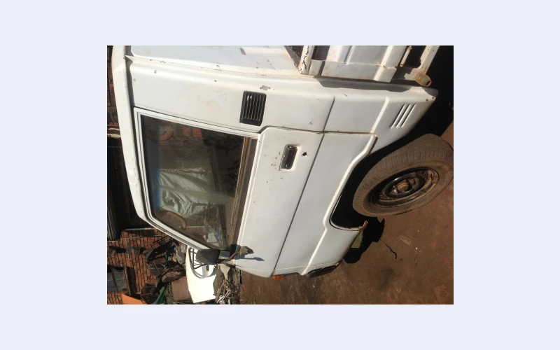 Stripping Mitsubishi L300 1988 for Spares