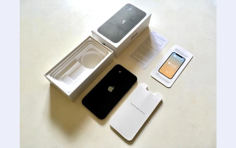 mint-condition-iphone-11-64gig-space-greycomes-with-box-in-plumstead-southern-suburbs