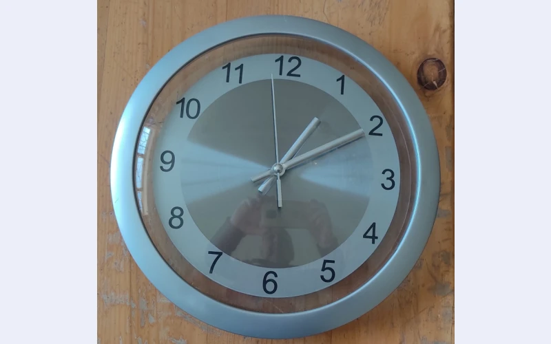 clock-new-battery-fitted-working30-cm-diameter-perfect-condition-r-100-collect-in-bredell