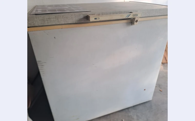Chest Freezer for Sale;
