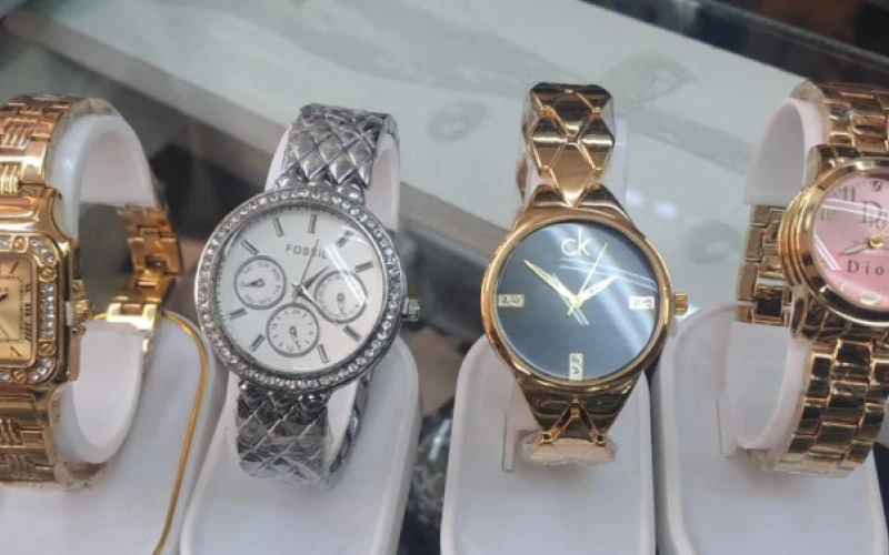 Ladies in watches in lenesia for sell.we sell good quality watches in different sizes and are affordable. Do  you want to be on time always and admired eveyone.we are amassive cut off special .chance to everyone to buy good quality product