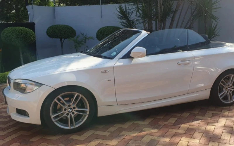 BMW 1serie cabriolet in boksburg for sell.it has radio , adaptive cruis control system,review camera system and excellent condition