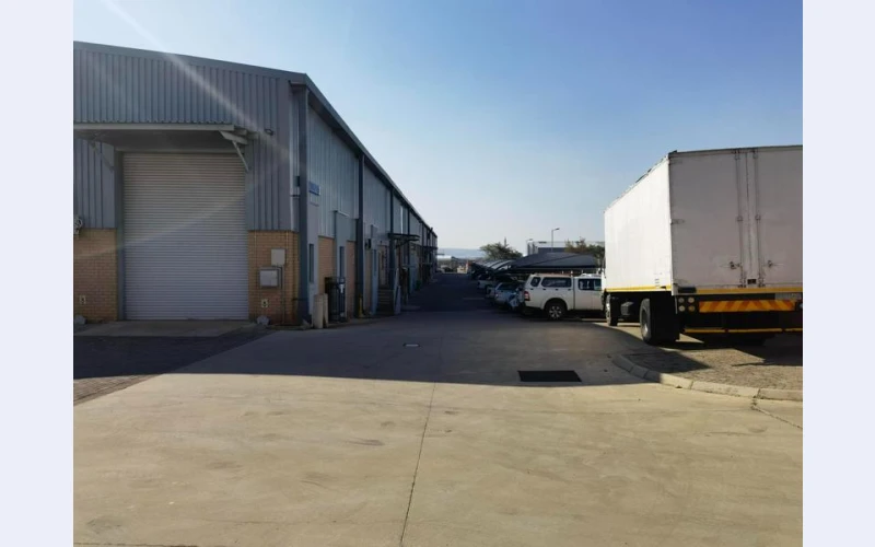 WAREHOUSE / DISTRIBUTION CENTRE TO LET IN N4 GATEWAY.